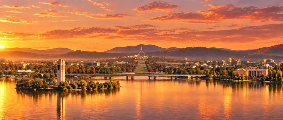 Getting from Canberra Airport to the city: choosing between buses and hotel pickups — CityTimeDate